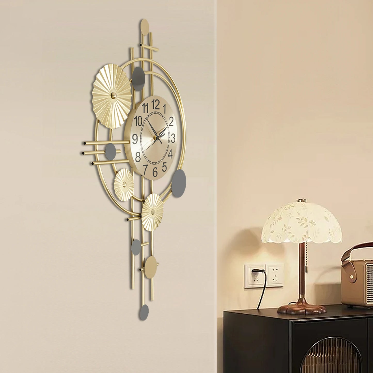 Modern Iron Wall Clock Silent Operation Decor Art Timepiece